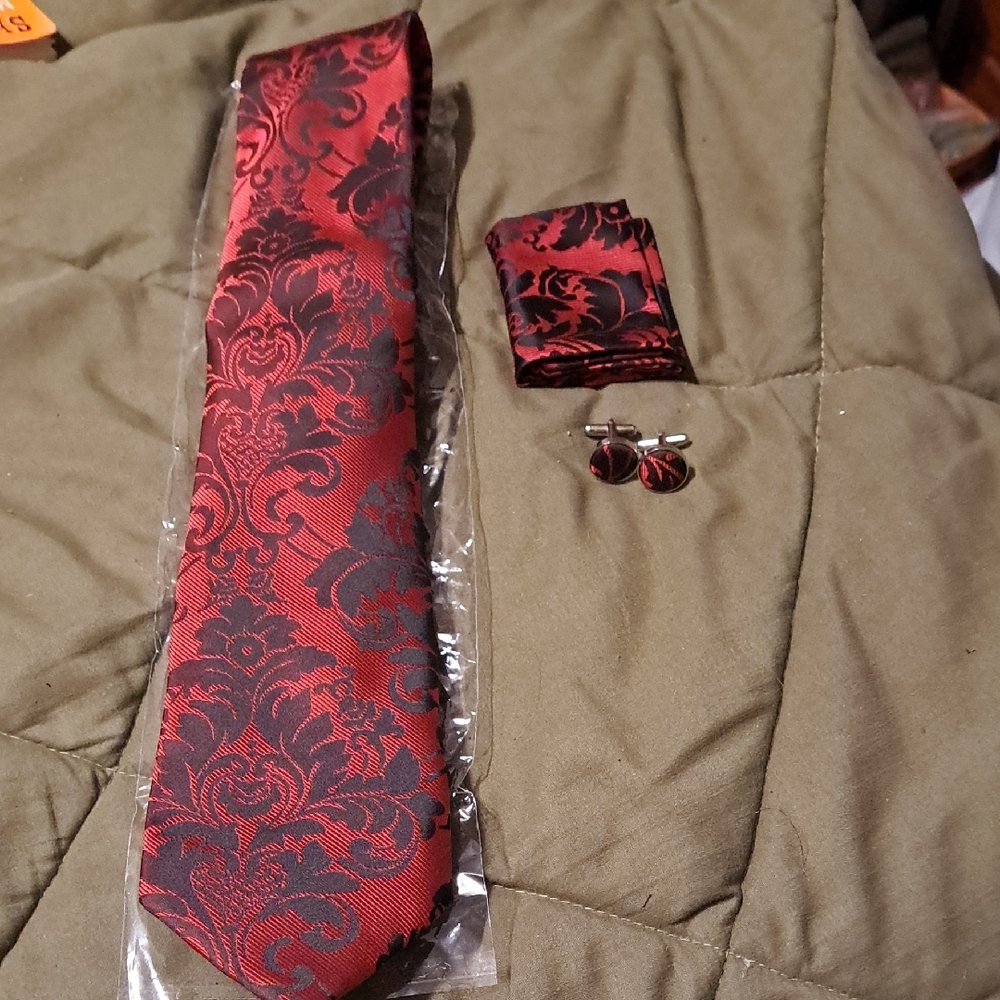 Red and Black Men's Tie Set